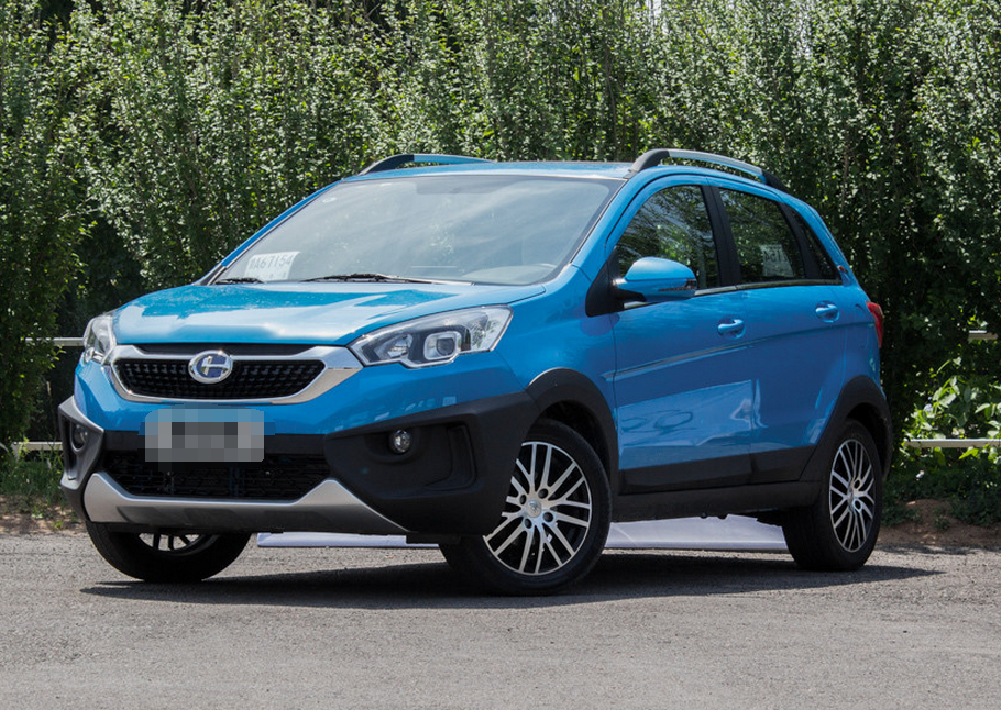 昌河q25硬朗干练的设计风格,整车造型厚重感中添加一丝时尚