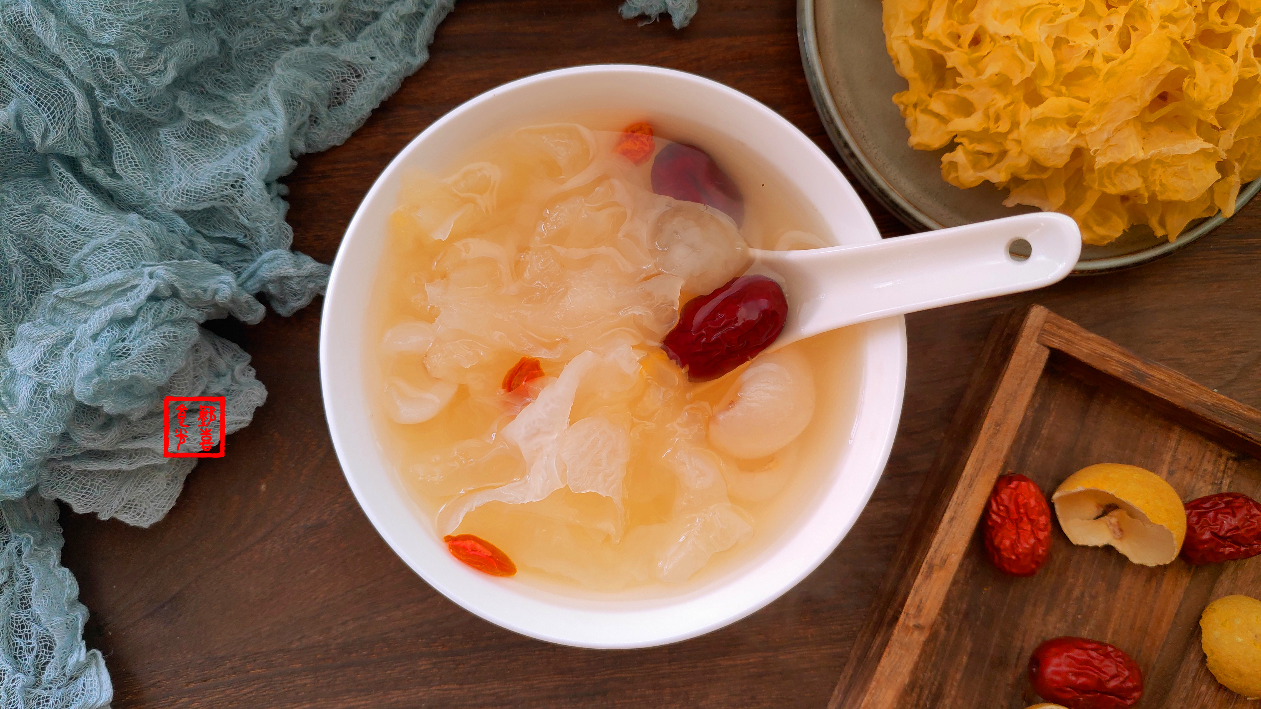 这碗汤,女人秋冬要常喝,润肺止咳,皮肤水嫩嫩,补血补气又养颜