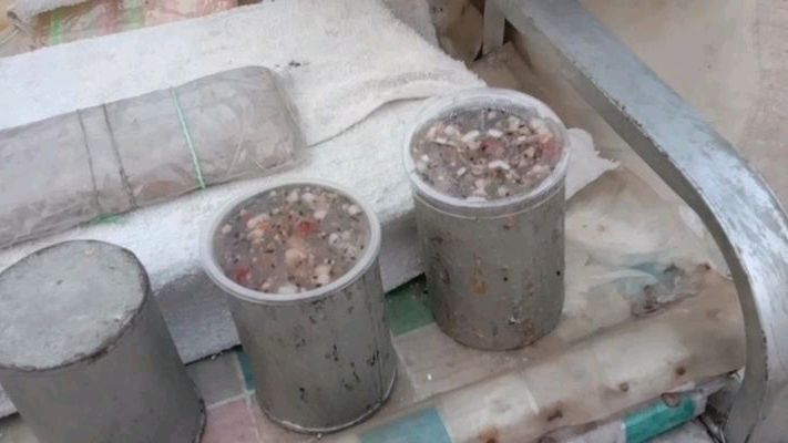 家门口有遛乡叫卖莲子粥的,宝妈赶紧打两杯共6元给贪吃女儿和自己