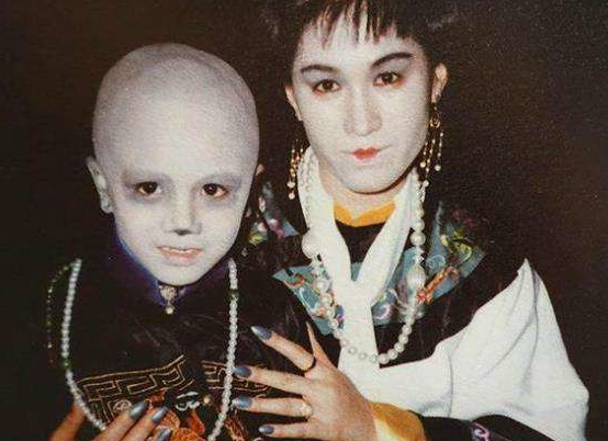 她曾是僵尸片中的御用千年女僵尸,退出娱乐圈后美成这样!