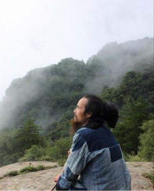 终南山"隐士"想下山,租"毛坯房"要2万,村民:隐士又不缺钱