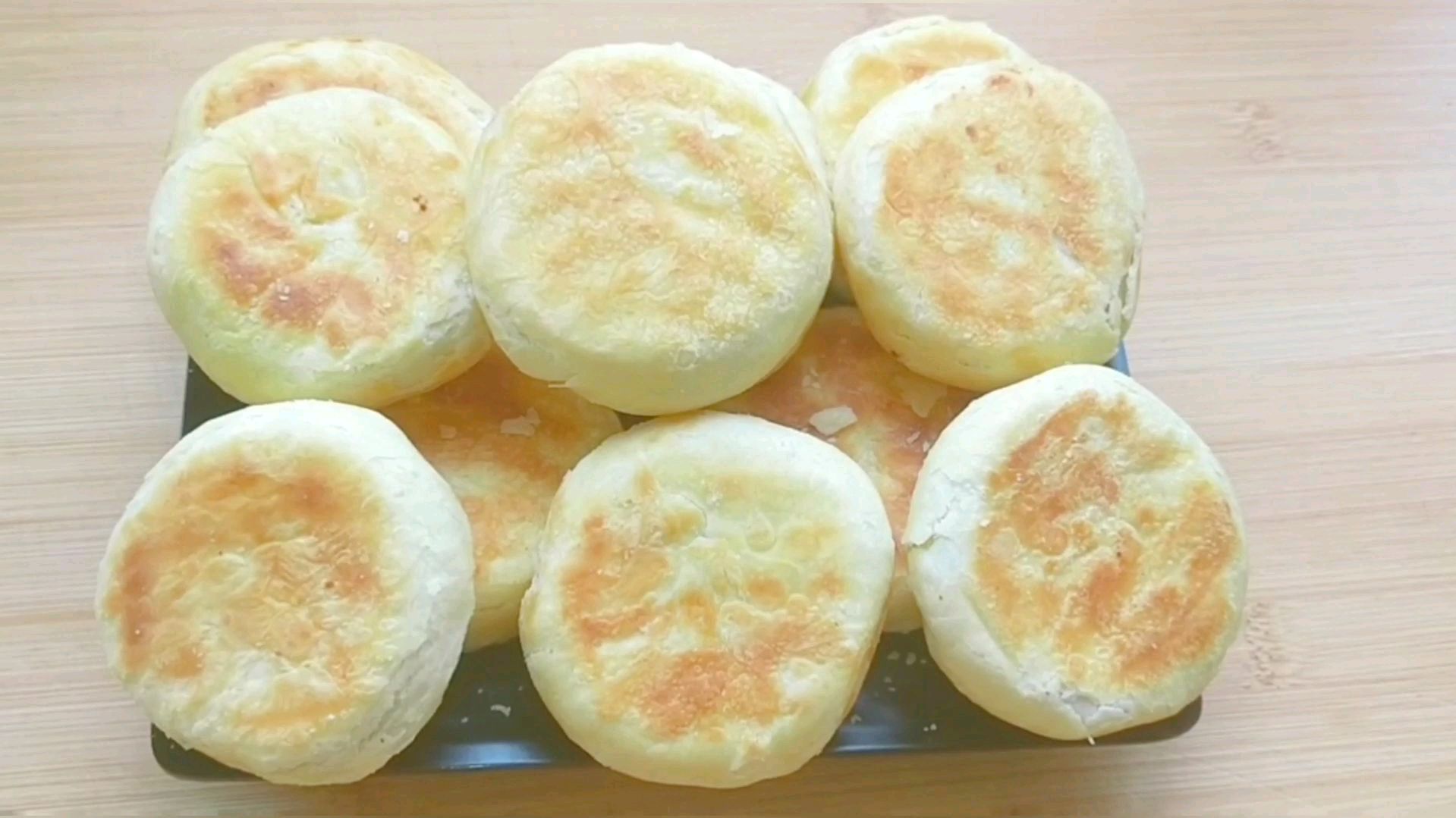 豆沙馅饼的家常做法,外酥里软,咬一口直掉渣