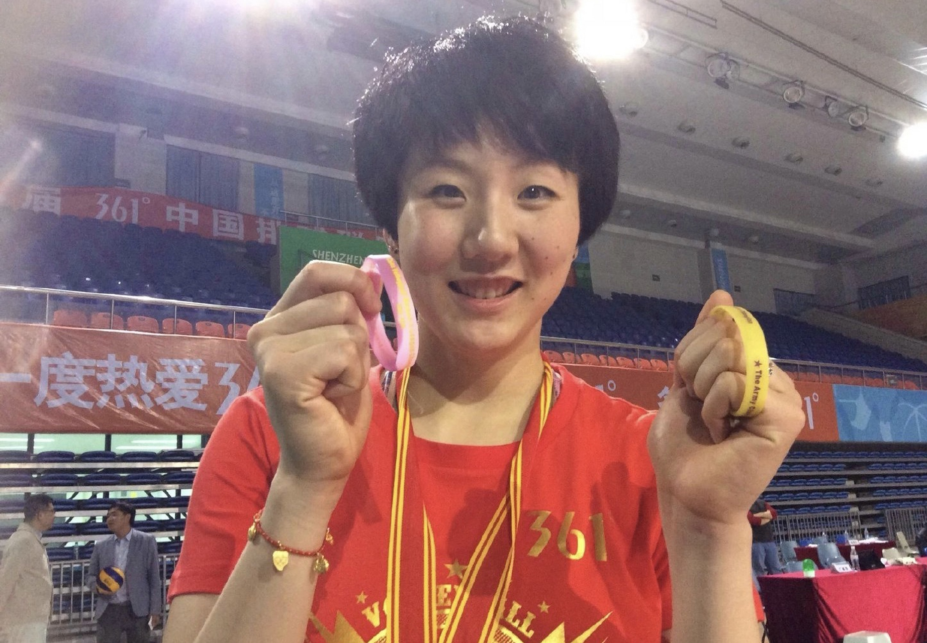 遇见美好# #万物皆可云# 沈静思不仅排球技术很好,而且现实中的她