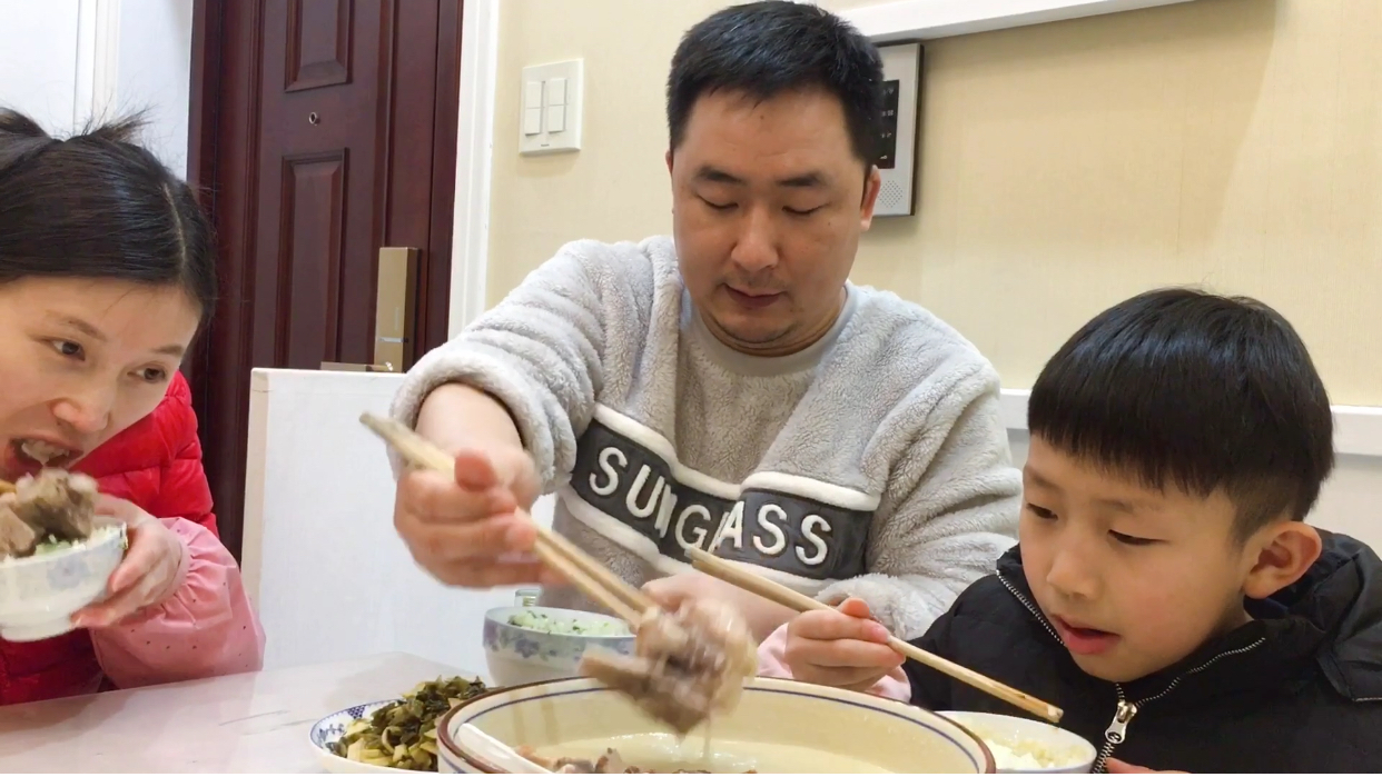 咸肉菜饭怎么做才好吃?原来做法这么简单,一次一锅不够吃,真香