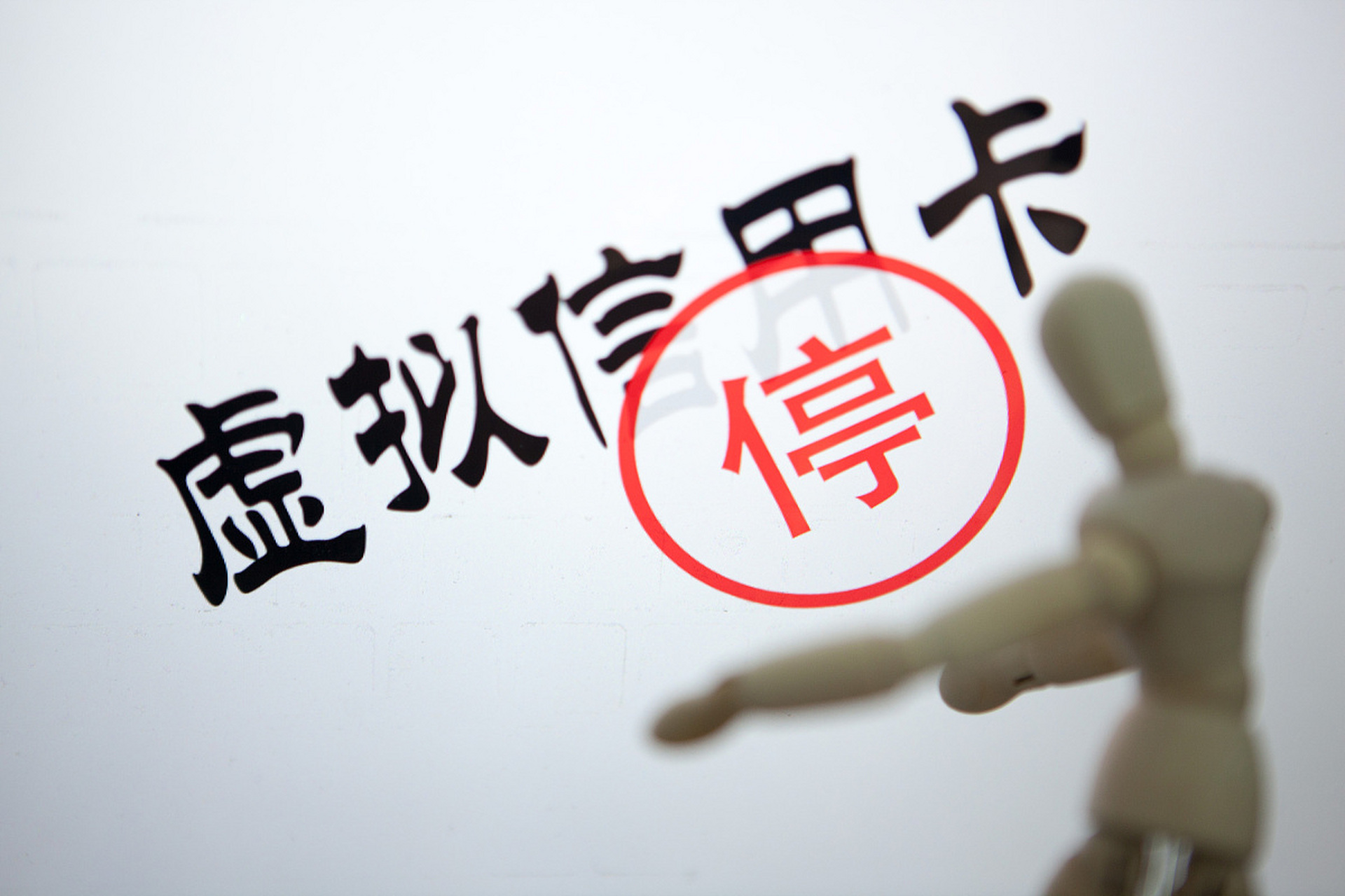 信用卡没还多久会被起诉(欠信用卡没钱还多久查封财产)