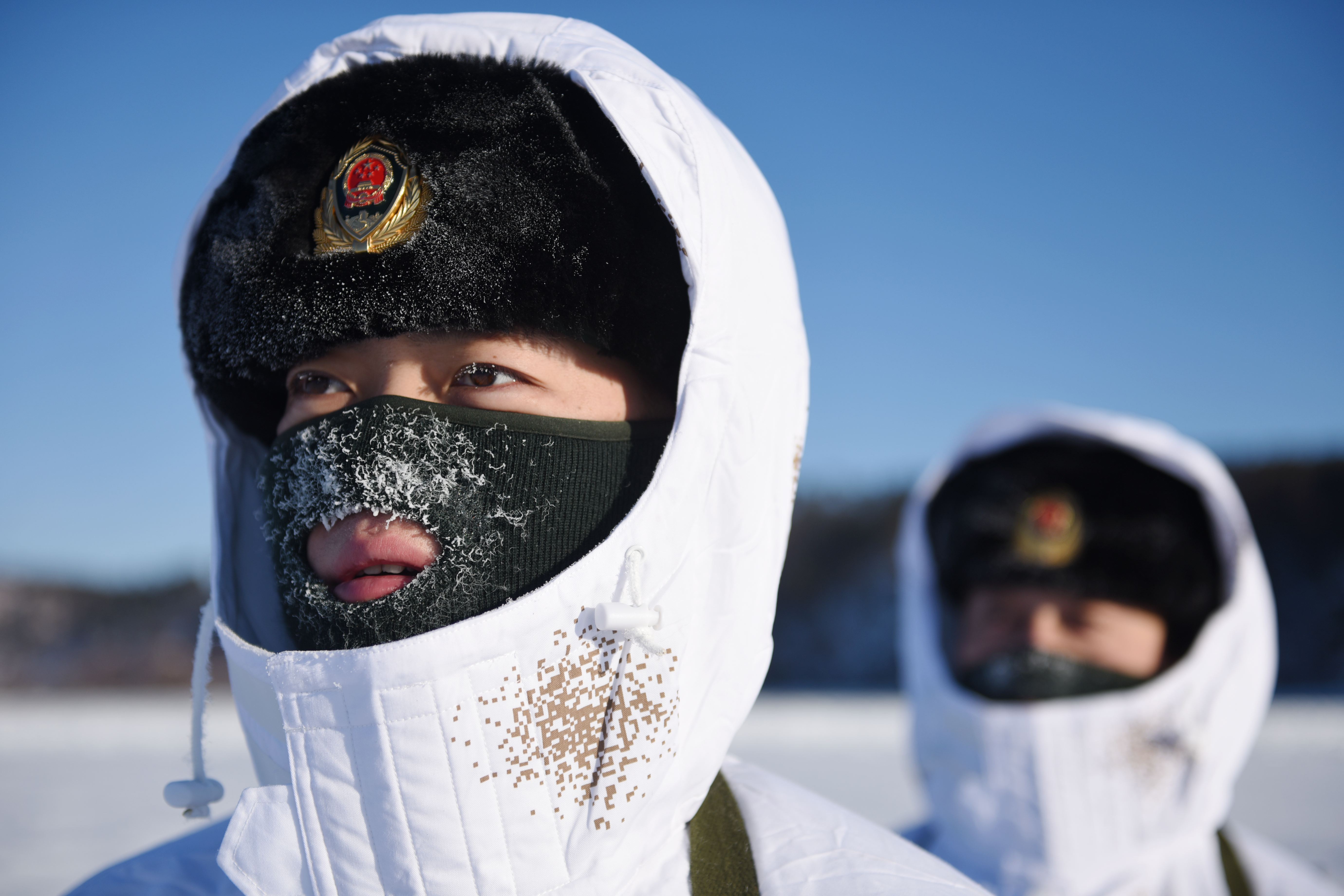 (社会)(2)坚守在严冬——黑龙江塔河边防官兵极寒天气徒步巡边