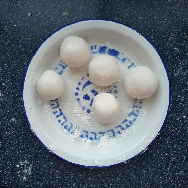 黑芝麻枣泥汤圆