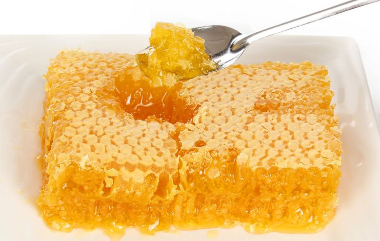 巢蜜具有更好的保健治病功效,为蜜中之极品!