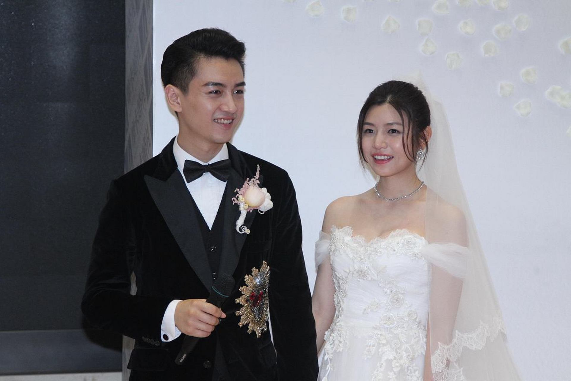 陈晓与童瑶的"假戏真做"传闻让陈妍希坐立不安,她变得格外警觉,对丈夫