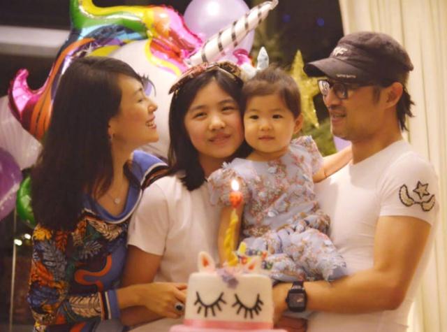 汪峰大女儿小苹果,疑似有了心上人?和童星孙浩森频繁互动