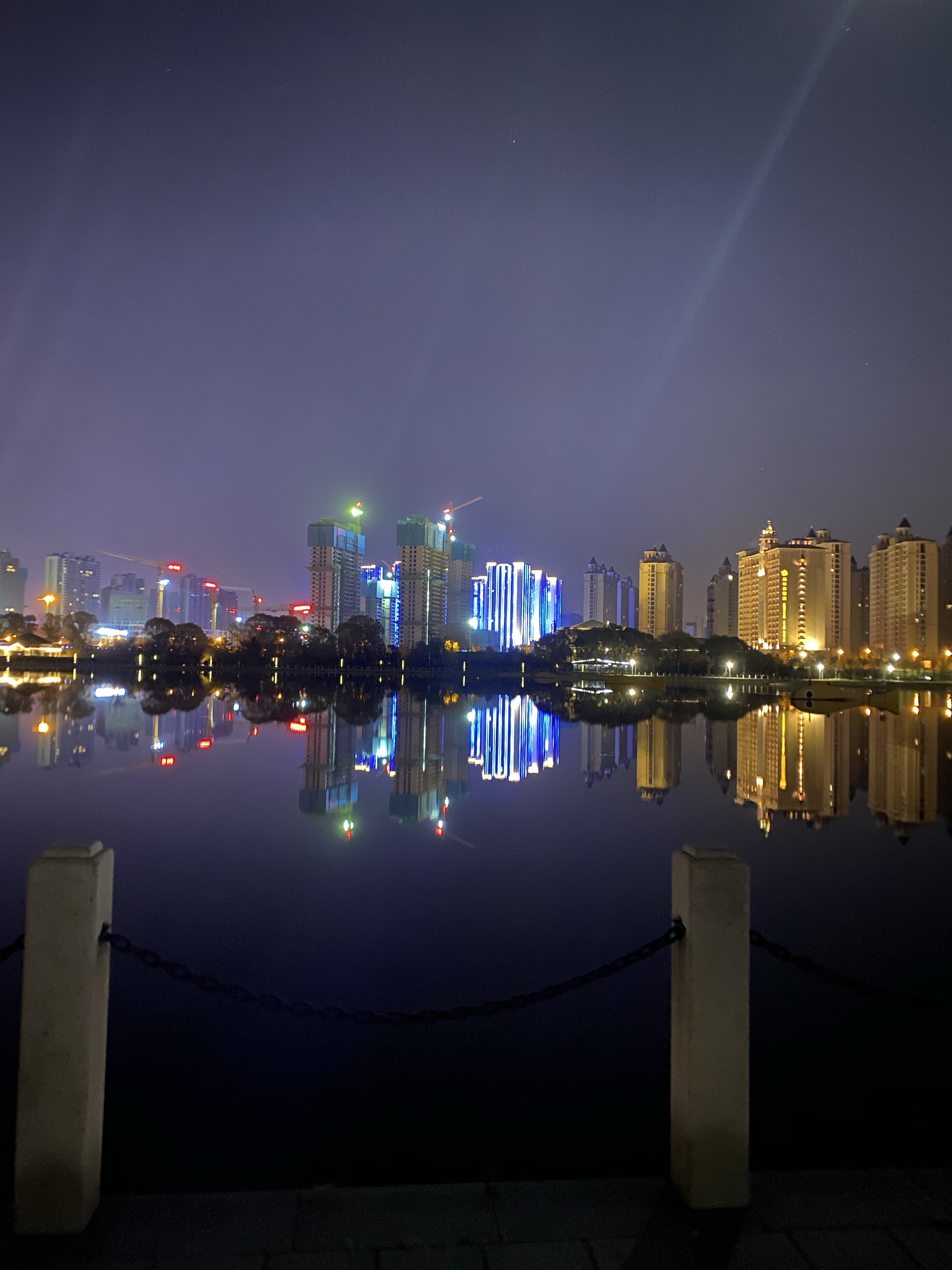 砚阳湖夜景图片