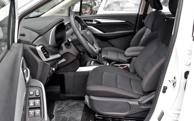 江淮汽车-瑞风r3前脸时尚,尾部大气,内饰高档