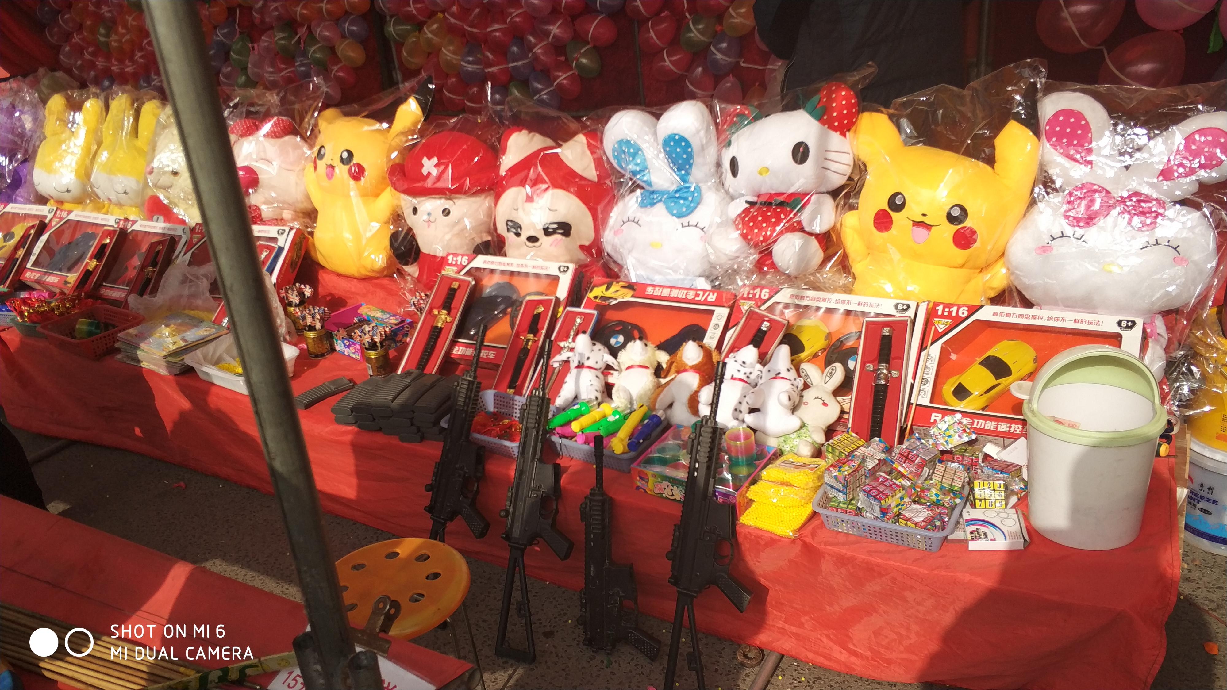 摆摊用气枪打气球合法吗?气枪能和真枪比吗?