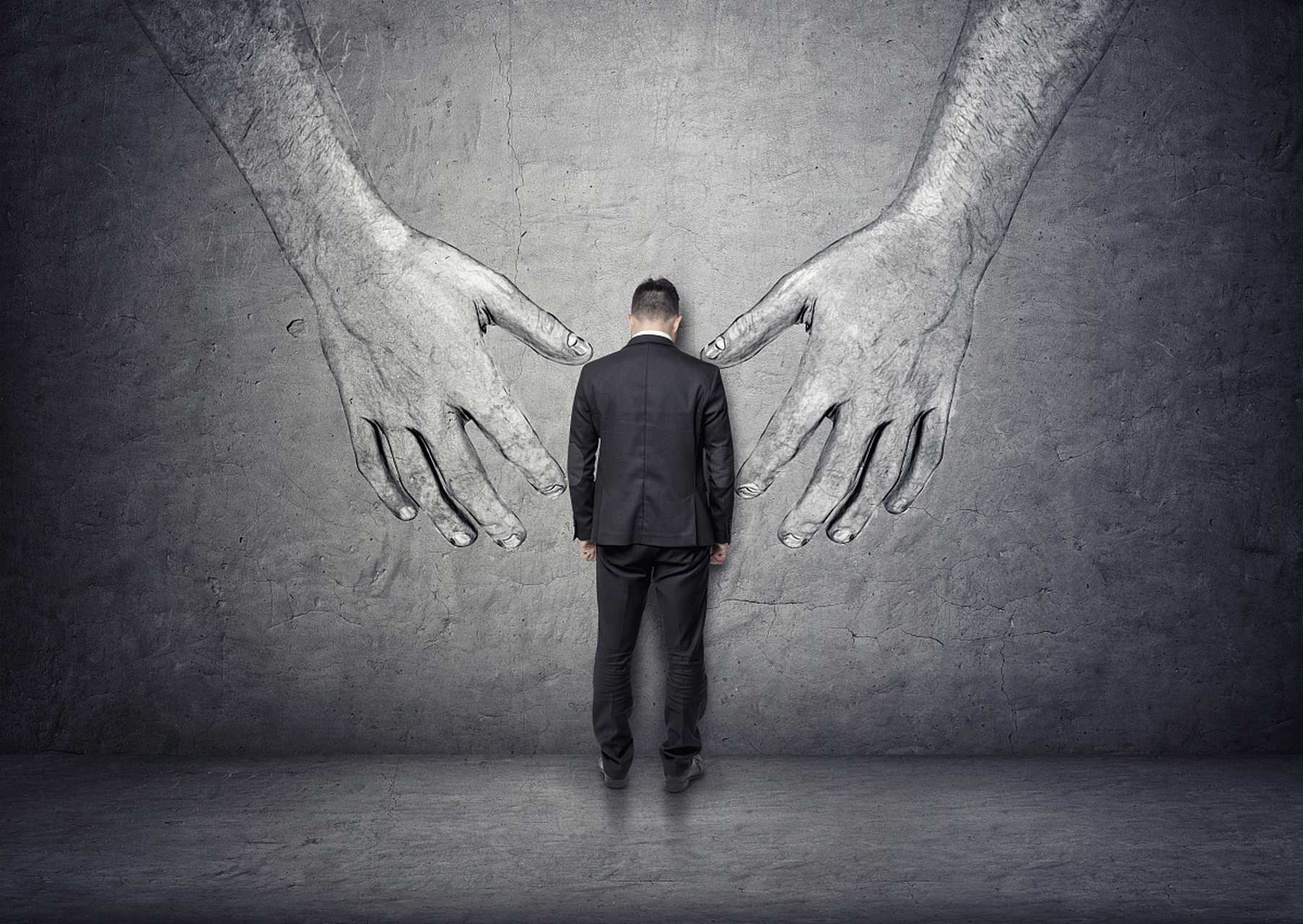 焦虑失眠,故作镇定就不说了,职场上被歧视排挤,甚至就是例行体检都能