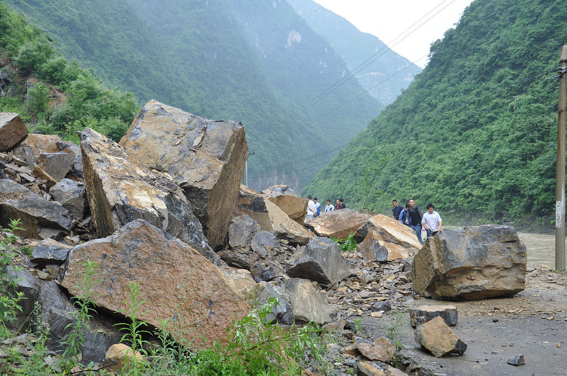 7月8日下午16时许,湖北宜昌五峰自治县长乐坪镇月山村发生山体滑坡