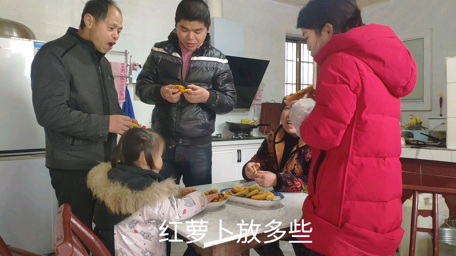 晶晶做蔬菜饼失败了,今天奶奶来挑战一下,味道真不一样