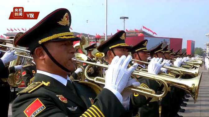 [图]最强背景音乐丨军乐团演奏《检阅进行曲》