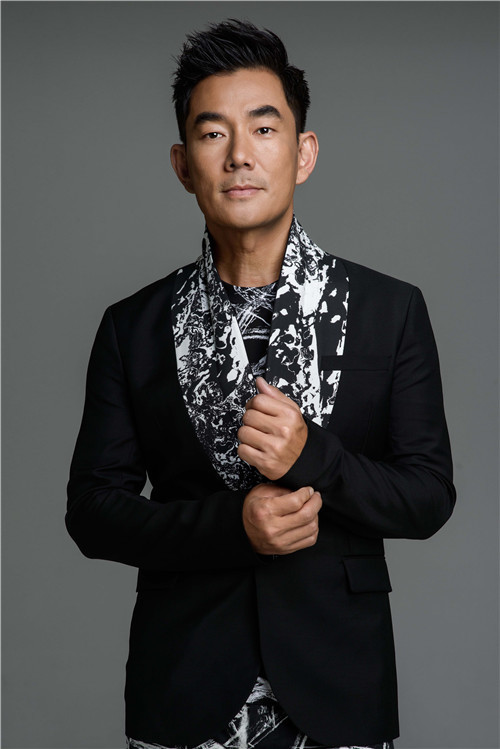 身材走形肚腩明显,却没人说其怀孕,网友:幸亏任贤齐是男的