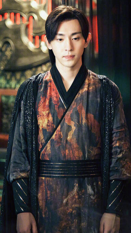 邓伦旭凤:凤凰飞去,魔尊重生,新的造型很帅气呀!