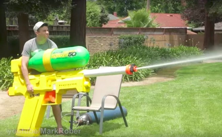 世界上最大的超级水枪,威力堪比轰炸机