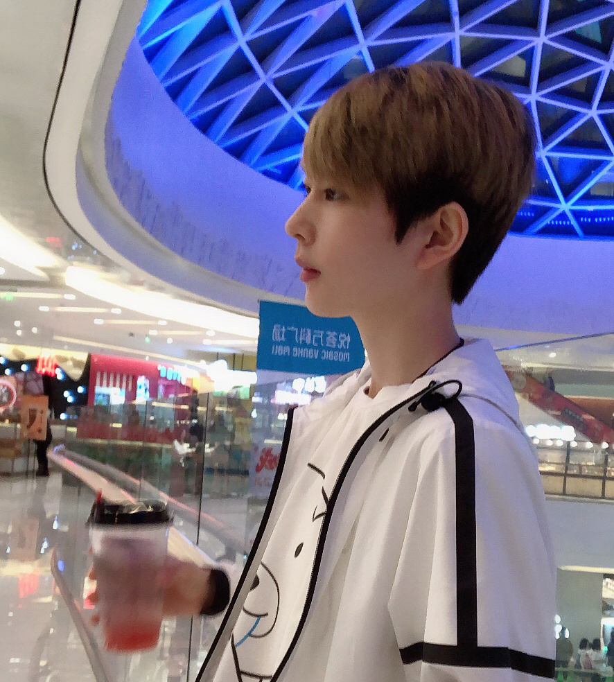 本以为熊祁cos李泽言已经够帅了,看到她的素颜更惊艳!