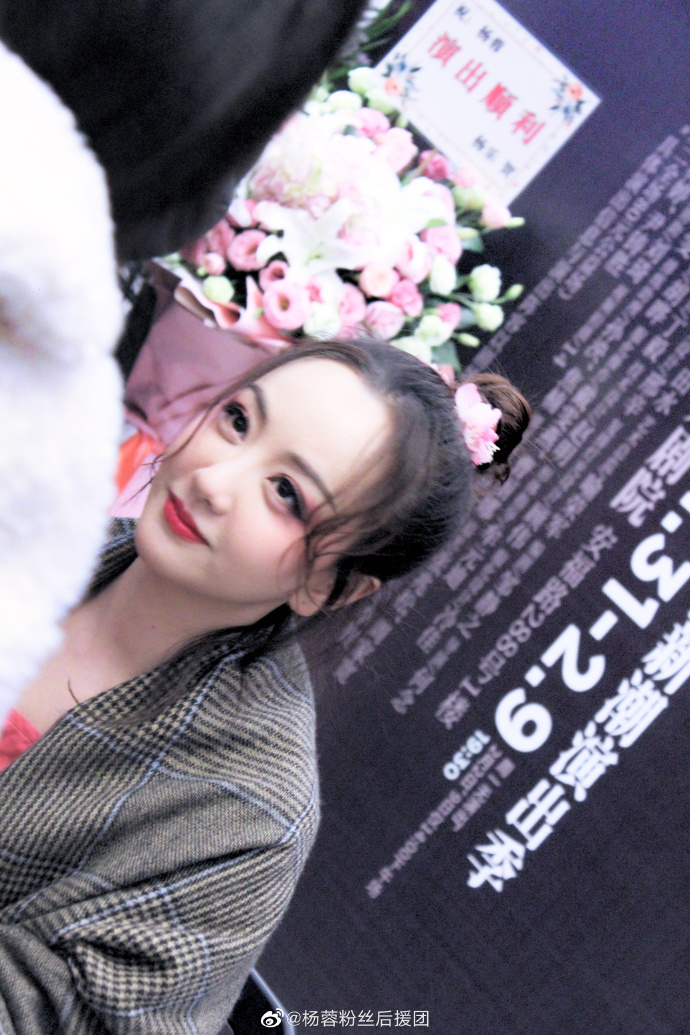 学着过年# #鼠年新愿# #杨蓉我爱桃花# 你@杨蓉 认真仔细看了相册 