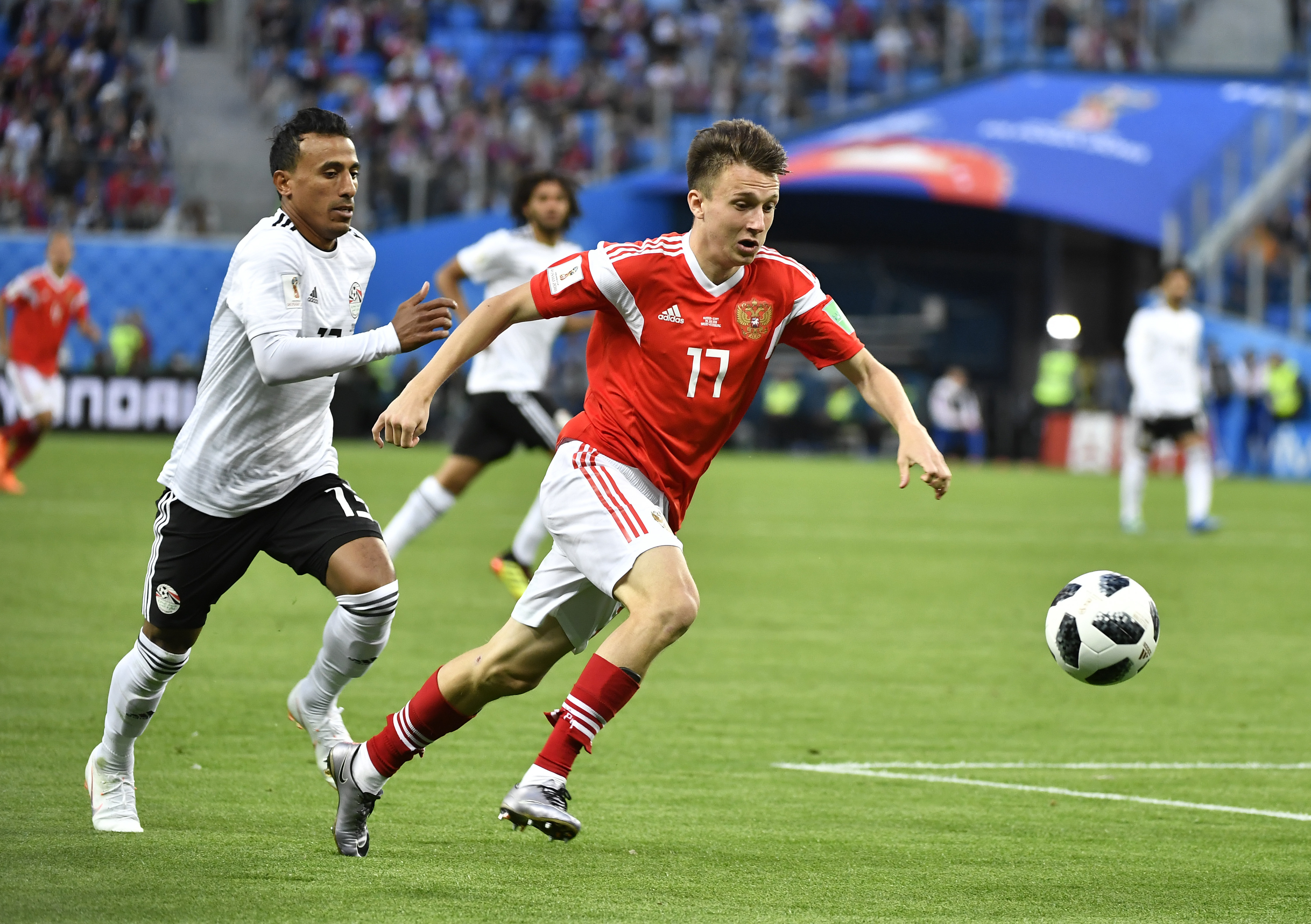 足球——a组:俄罗斯队对阵埃及队(12)