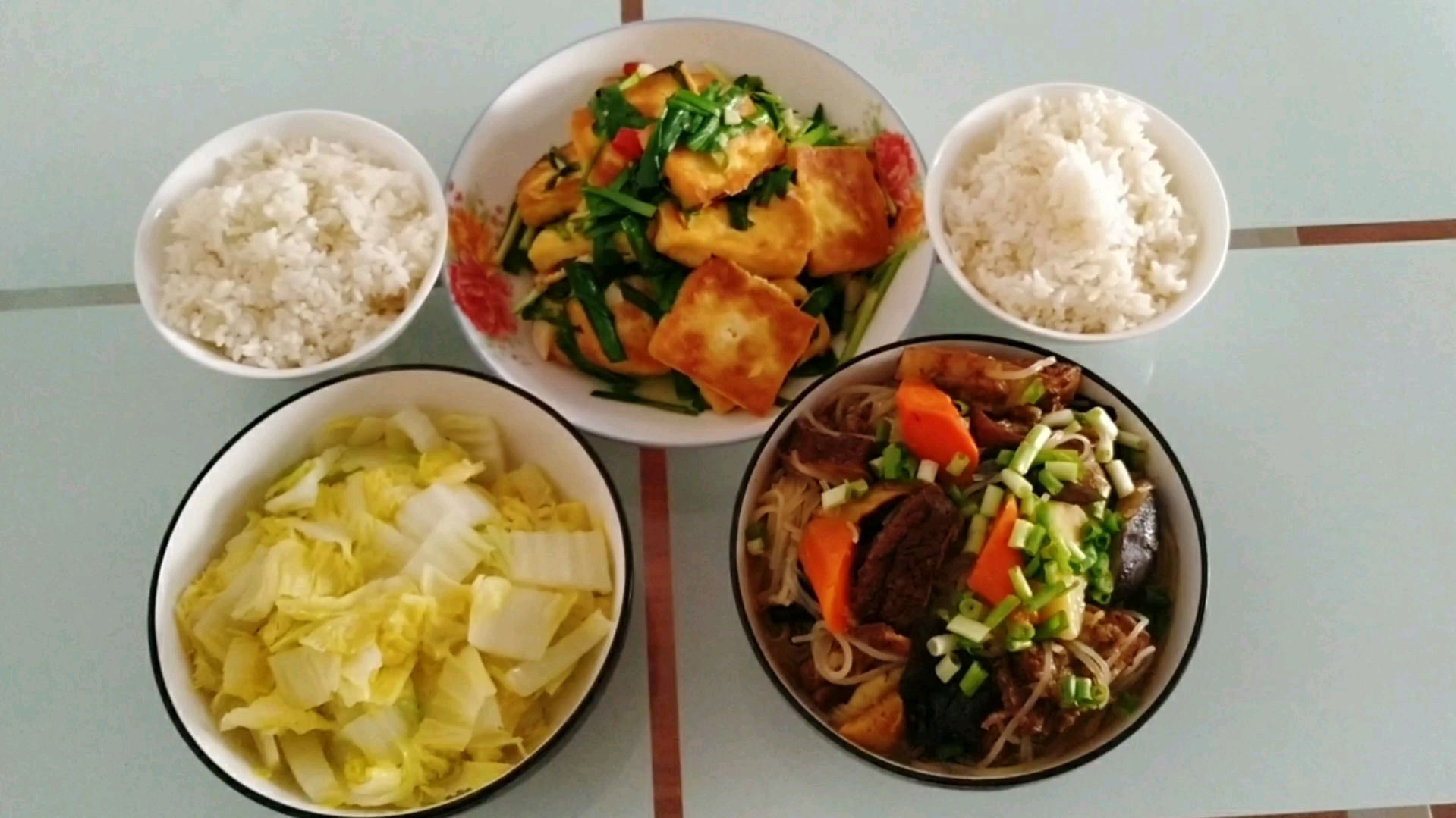 早餐中餐正常吃,晚餐一顿没注意,吃成小胖墩