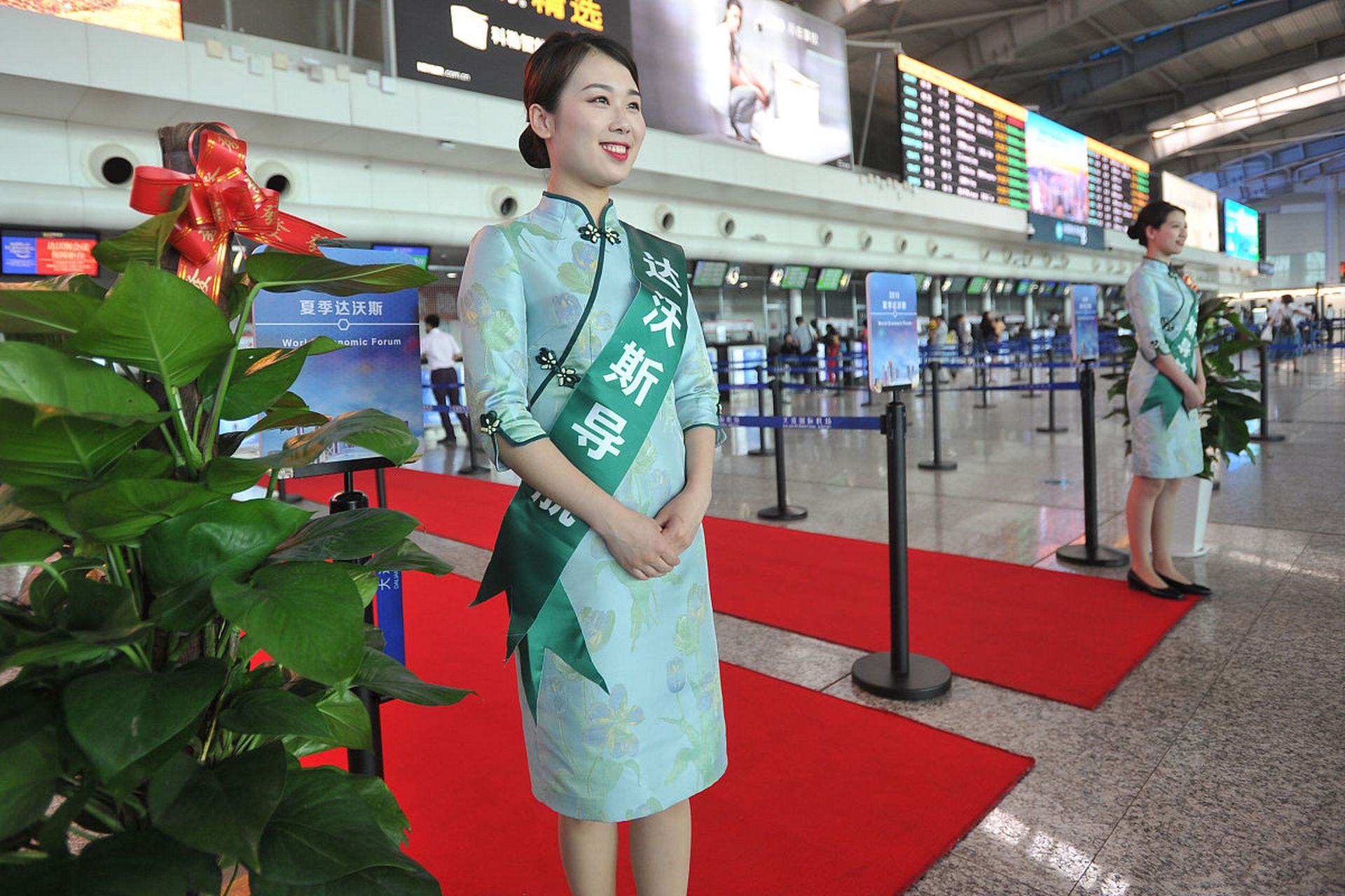 春秋航空空乘员工侮辱乘客,公司回应停飞处理.#空乘发布侮辱乘客言论#