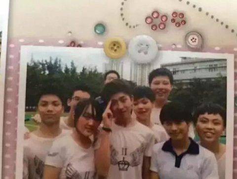蔡徐坤上学时旧照,眉目清秀,温暖可爱,想做他同学么