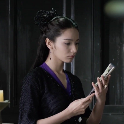 谁】赵丽颖,曾在《蜀山战纪》里扮演的是魔宗大魔头绿袍尊者的女儿