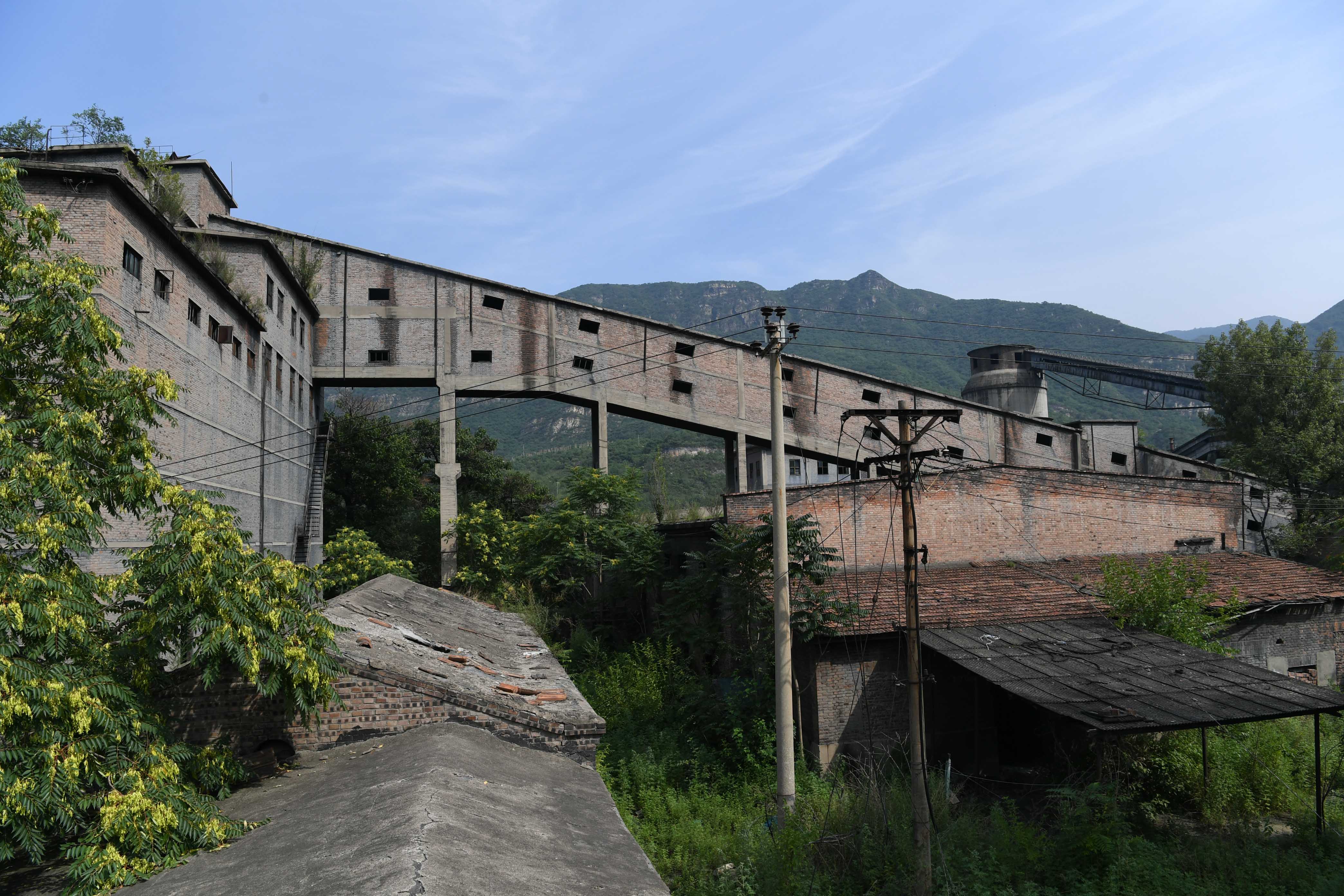 王平村煤矿停产25年 巨大又规整的人工遗迹