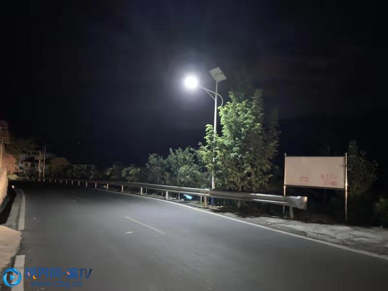 巫山双龙镇:洞桥村亮了 村民夜间出行不再难