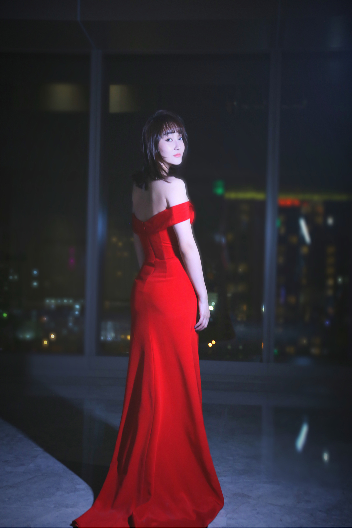 高姝瑶优雅亮相盛典 精致面容闪耀寒冬