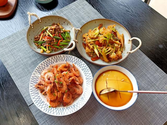 午餐4个菜发朋友圈,都夸太丰盛,尤其第1个,网友大赞:这招绝了