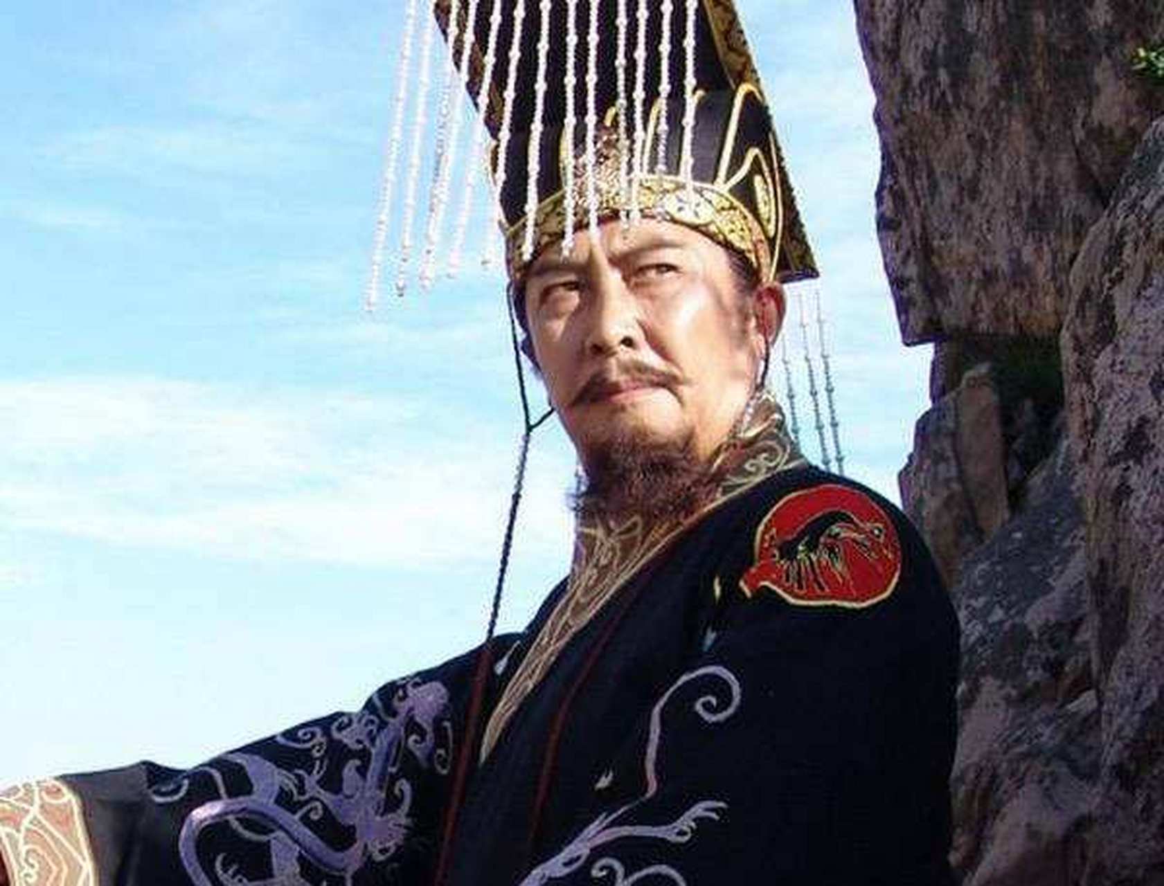 赵佗原为秦朝南征大将,秦亡时割据岭南,一度称南越武帝.