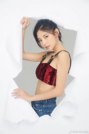 11月8日snh48赵粤微博晒图,粉丝神评论亮了