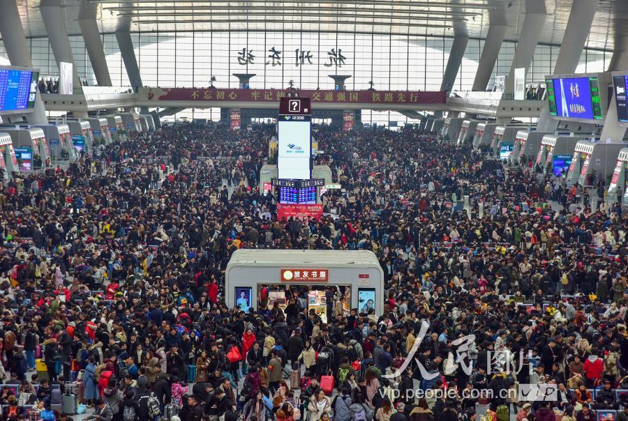 春节车站人多图片图片