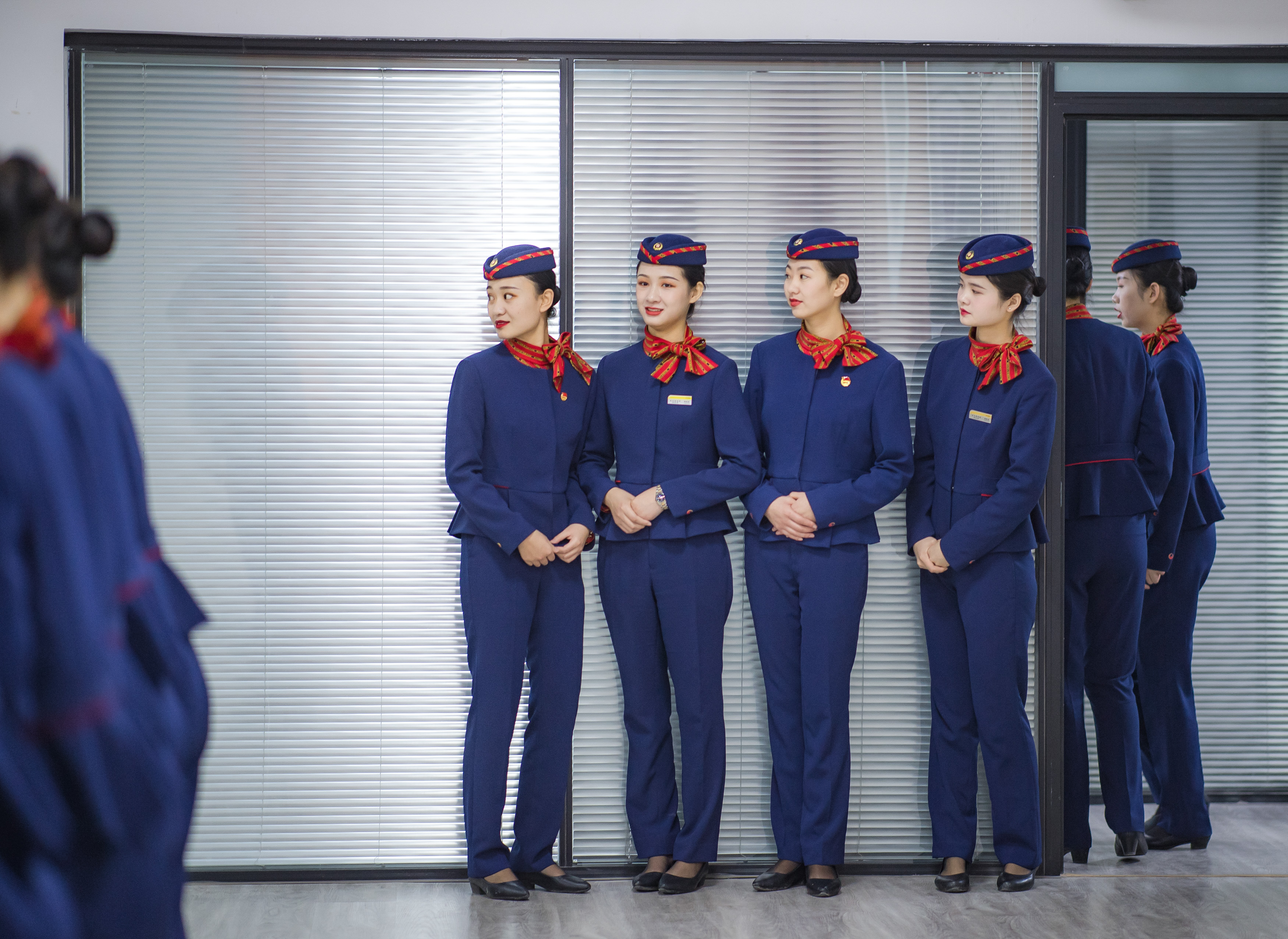 武汉:动车组乘务人员备战春运