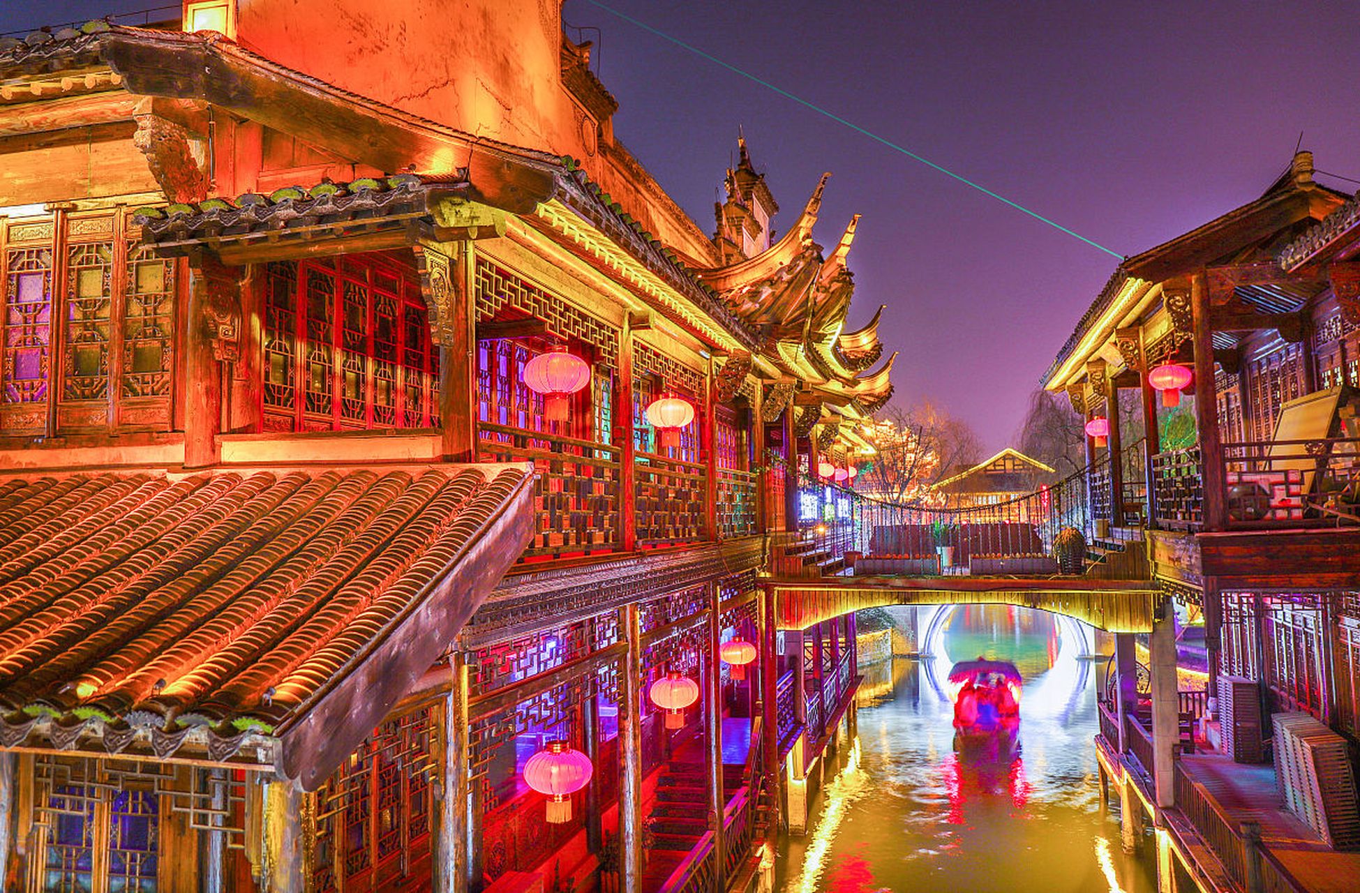 宋城景区旅游攻略  宋城,一个深藏于杭州市西湖区的主题景区,以宋朝