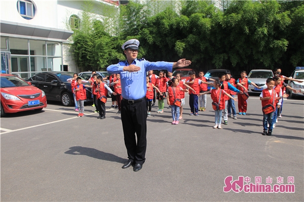 中國山東網小記者走進臨淄交警大隊感受交警魅力