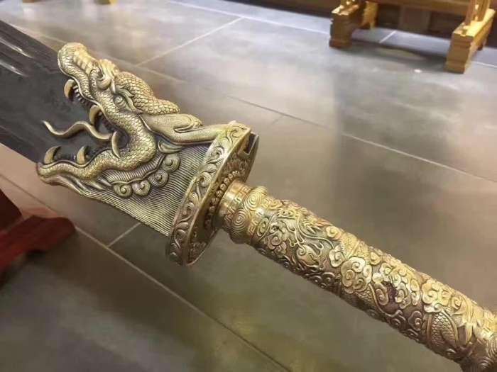 《倚天屠龙记》中为什么都去抢屠龙刀,却不没人抢倚天剑呢?