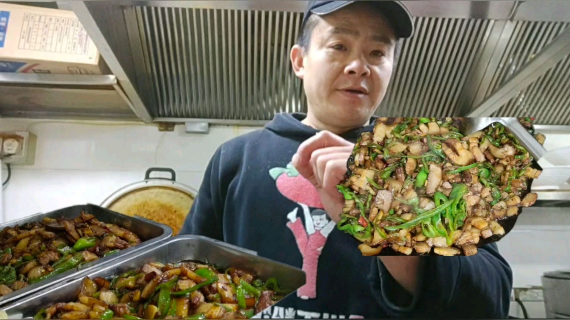 二娃今天心情特别好青椒小炒卤肉