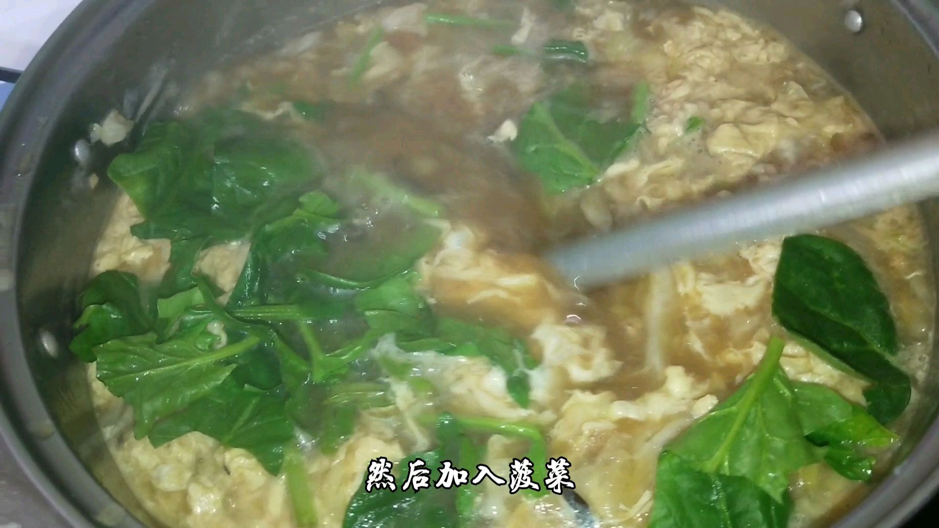 白菜熬面汤,大冷天这样喝,暖暖的全身,还可以多加配菜做