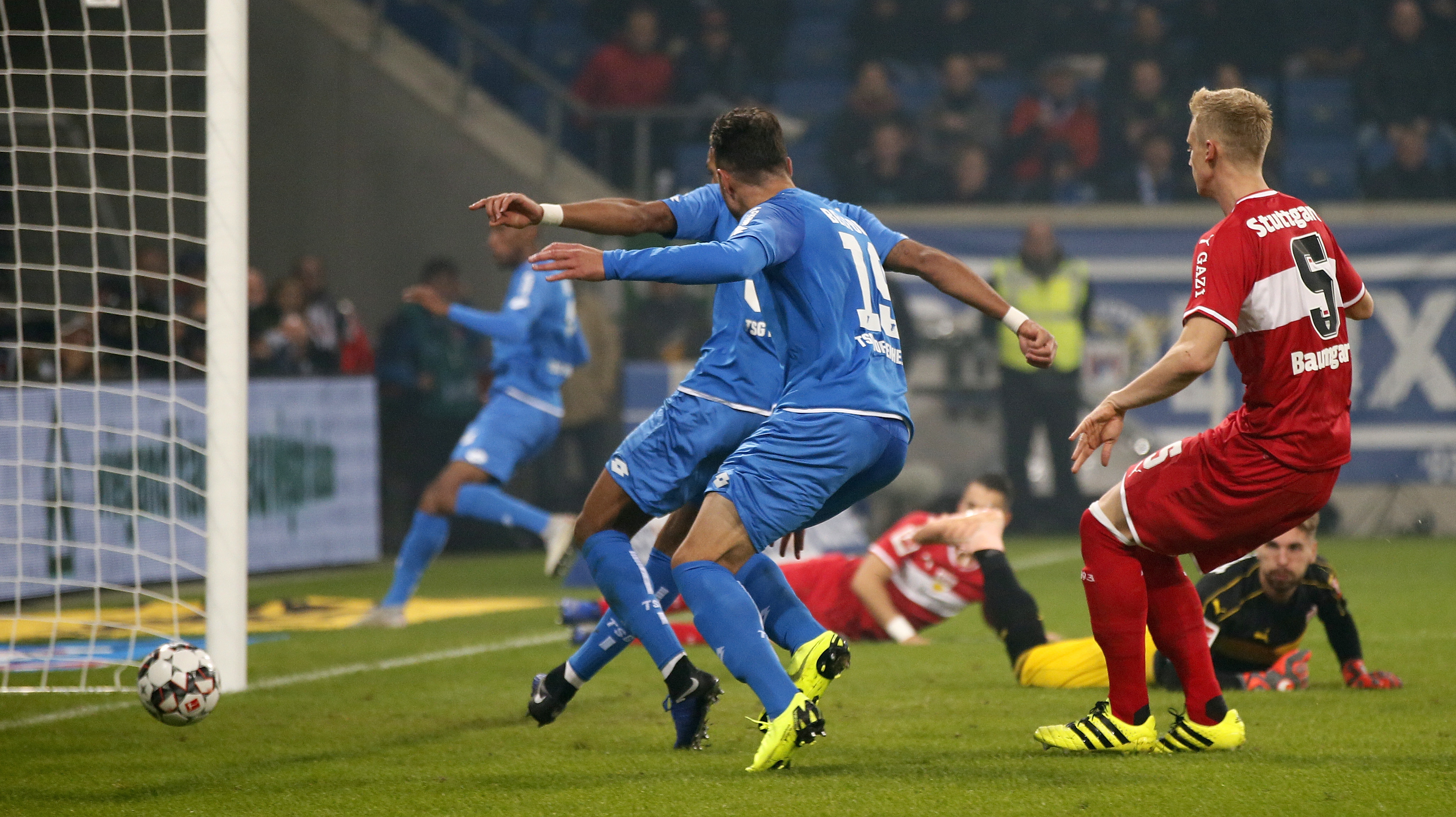 足球——德甲联赛:霍芬海姆胜斯图加特