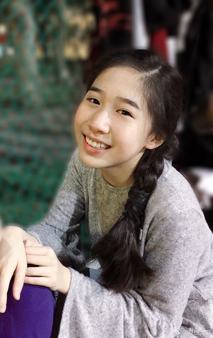 一个演技了得的反派演员,娶漂亮老婆恩爱至今,一对儿女颜值高