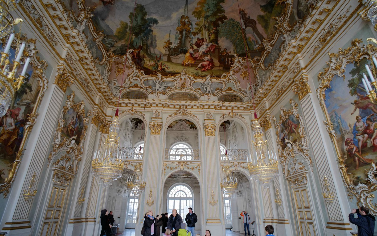 宁芬堡宫是巴伐利亚王室的夏宫,座落在市区西部.