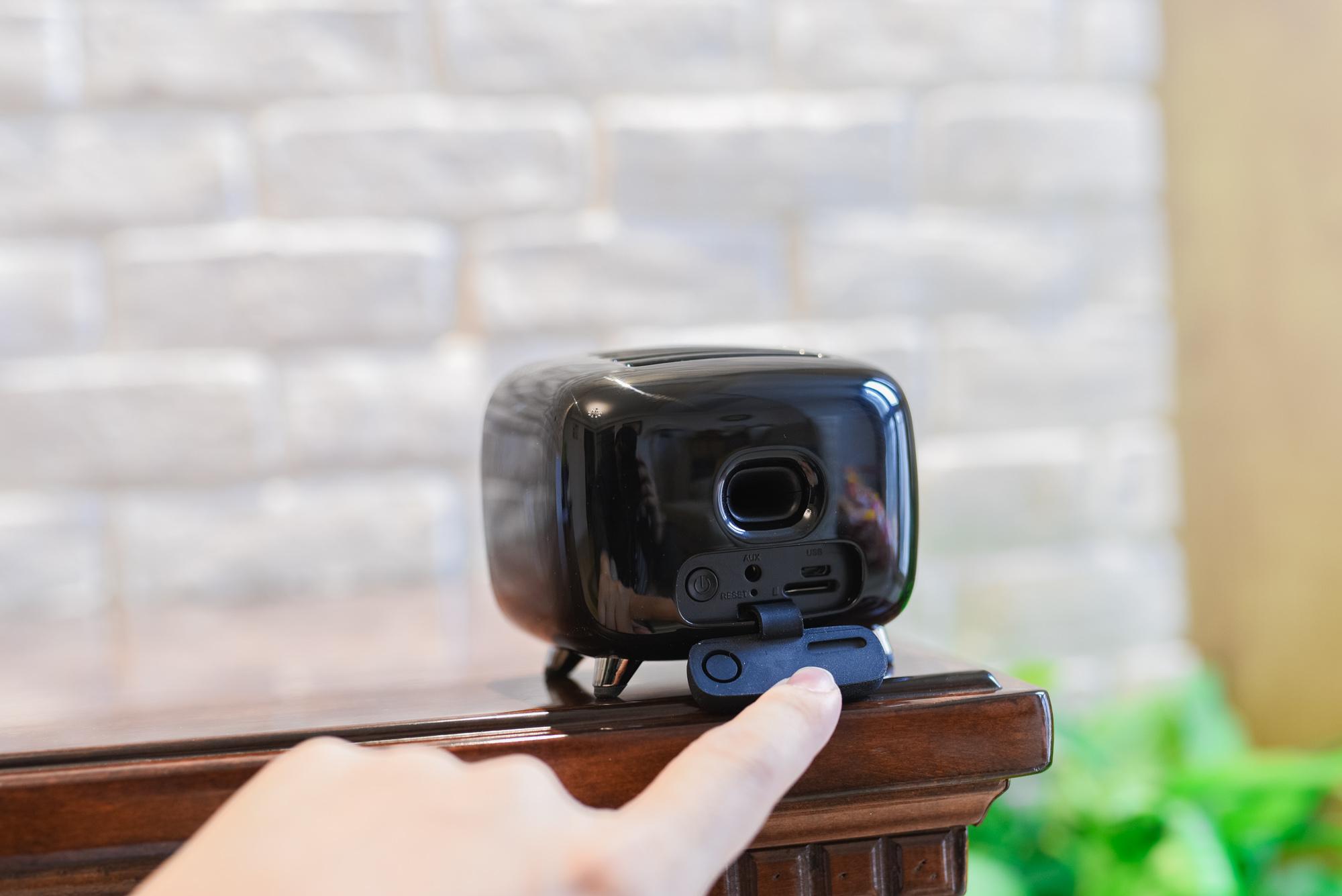 tivoo创意像素蓝牙音响居然是个能听能玩的小电视