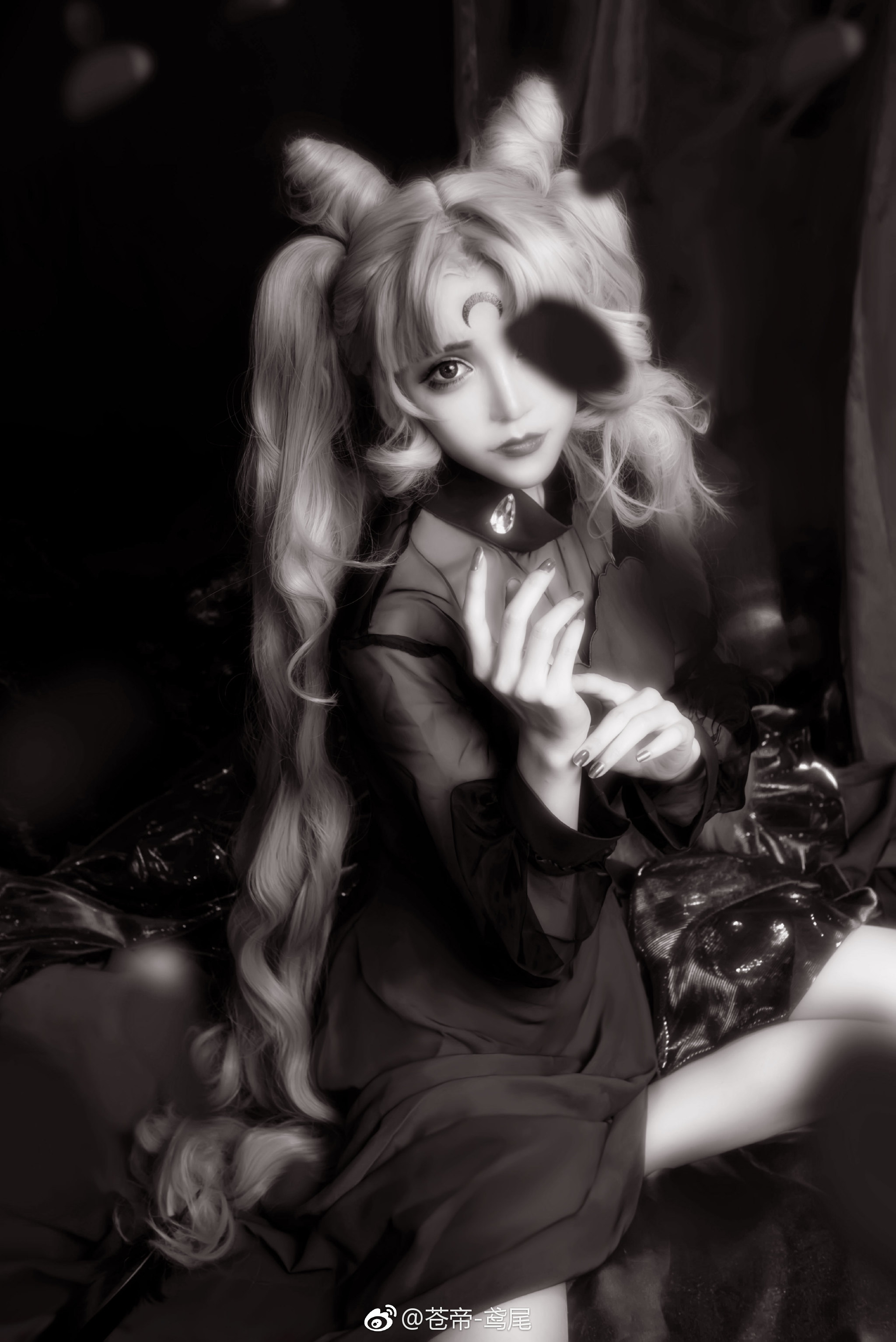 二次元美女cosplay黑暗淑女,网友:你是从画里走出来的仙女吗