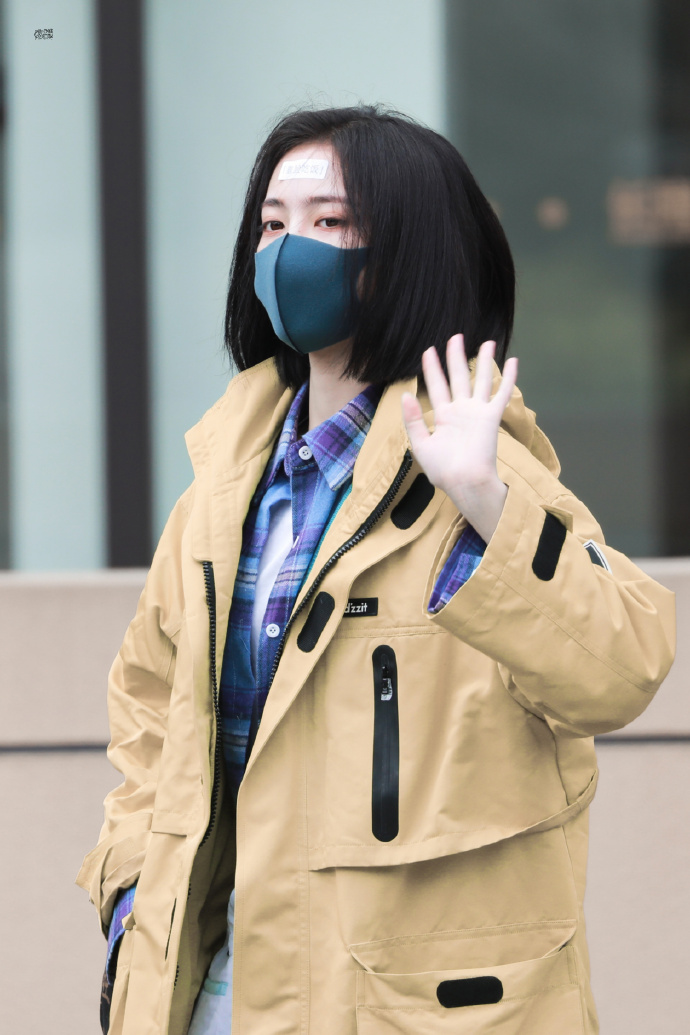 学着过年# #鼠年新愿# #青你2选手证件照# 许佳琪可以说是呼声很噶怂